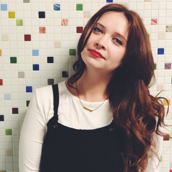 Meet your Posher, Essie - Picture 2 of 6